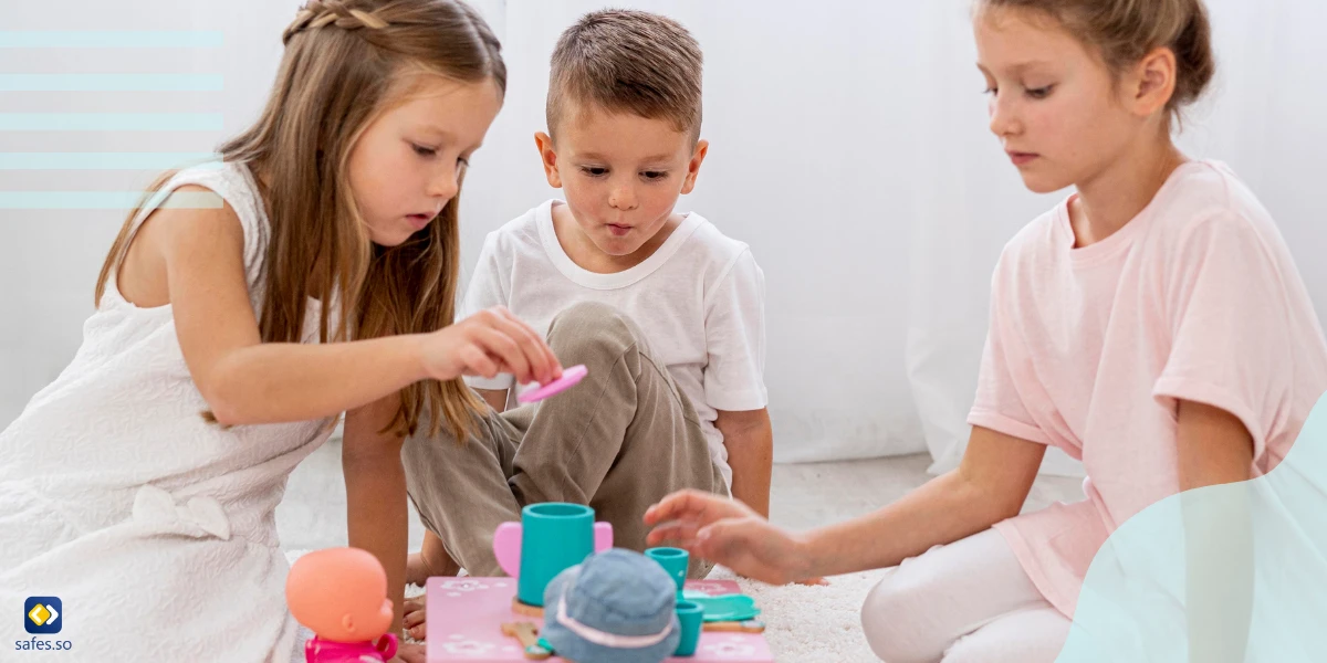 Preschoolers sharing toys