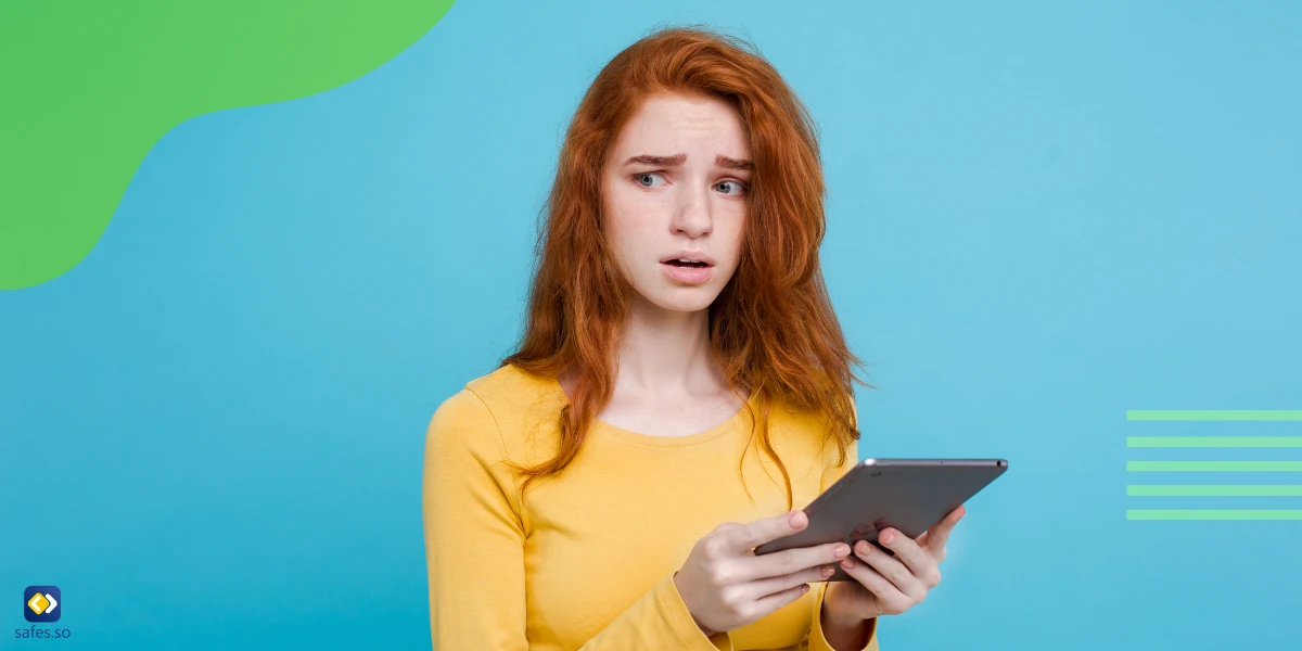 Kind hält ängstlich Telefon