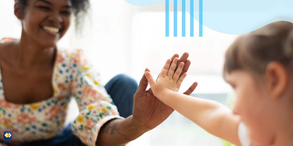Understudied Mutter und Tochter beim High Five