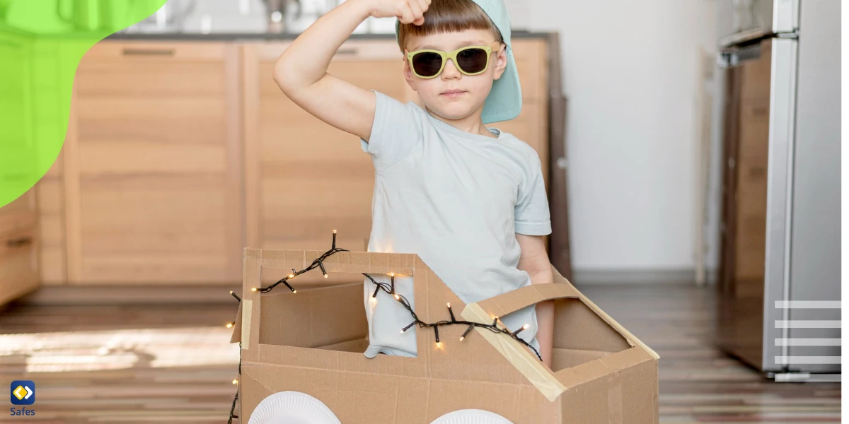Kind spielt mit einem Auto aus Upcycling-Material