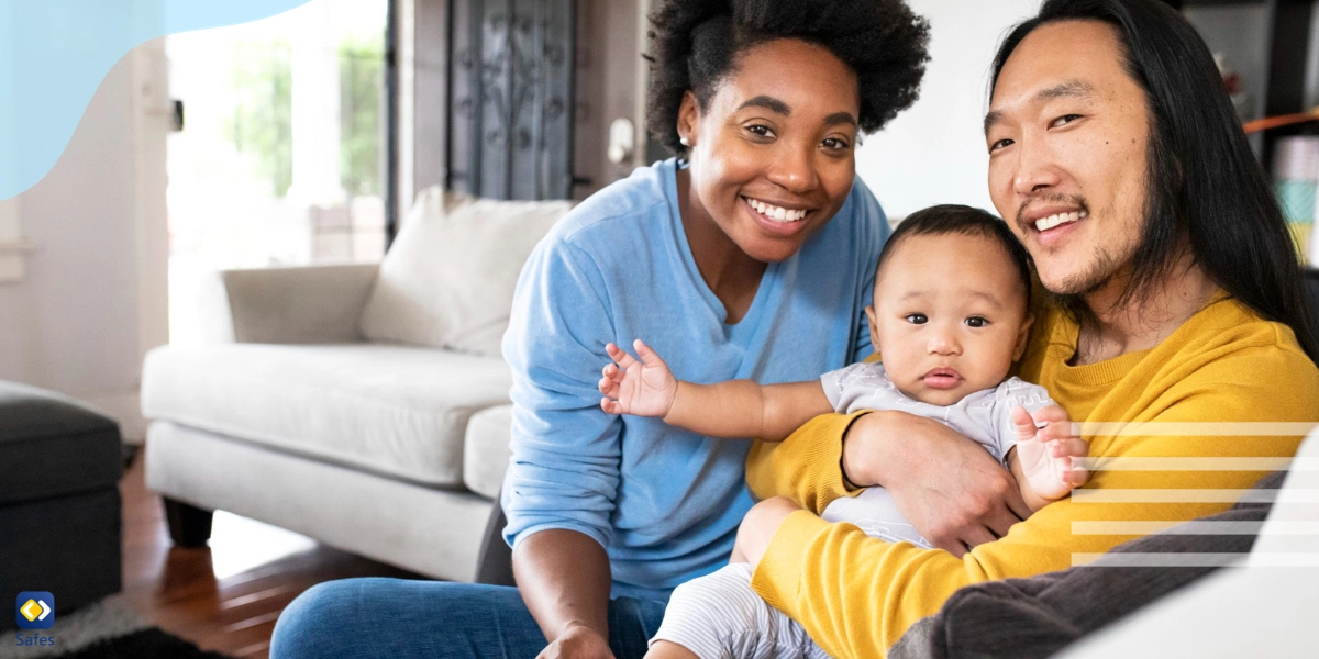 Eltern verschiedener Rassen adoptieren ein Baby