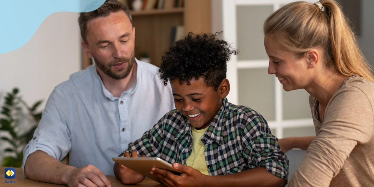 Eltern telefonieren mit adoptiertem Kind