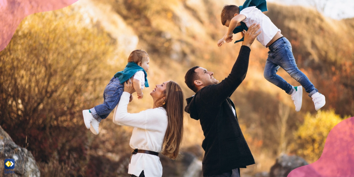 Eine glückliche vierköpfige Familie nutzte den Ansatz der positiven Disziplin, um ihre Bindungen zu stärken.