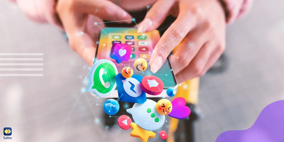Hände mit einem Smartphone, auf dem eine Social-Media-App angezeigt wird, die Teenager darstellen, die Plattformen wie TikTok nutzen.